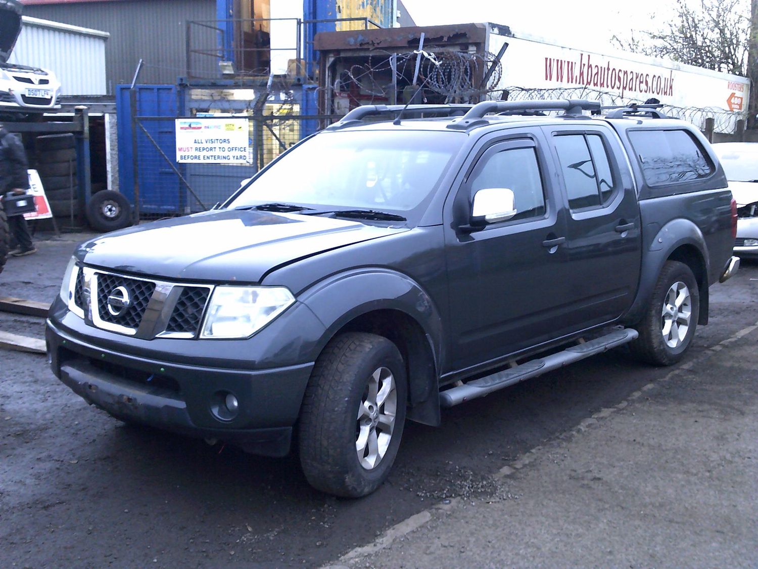 nissan navara 2010 2.5 dci breaking for spares..click for info