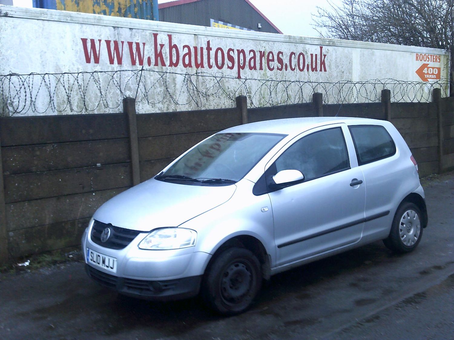 volkswagen fox 2010 1.2 p breaking for spares..click for info