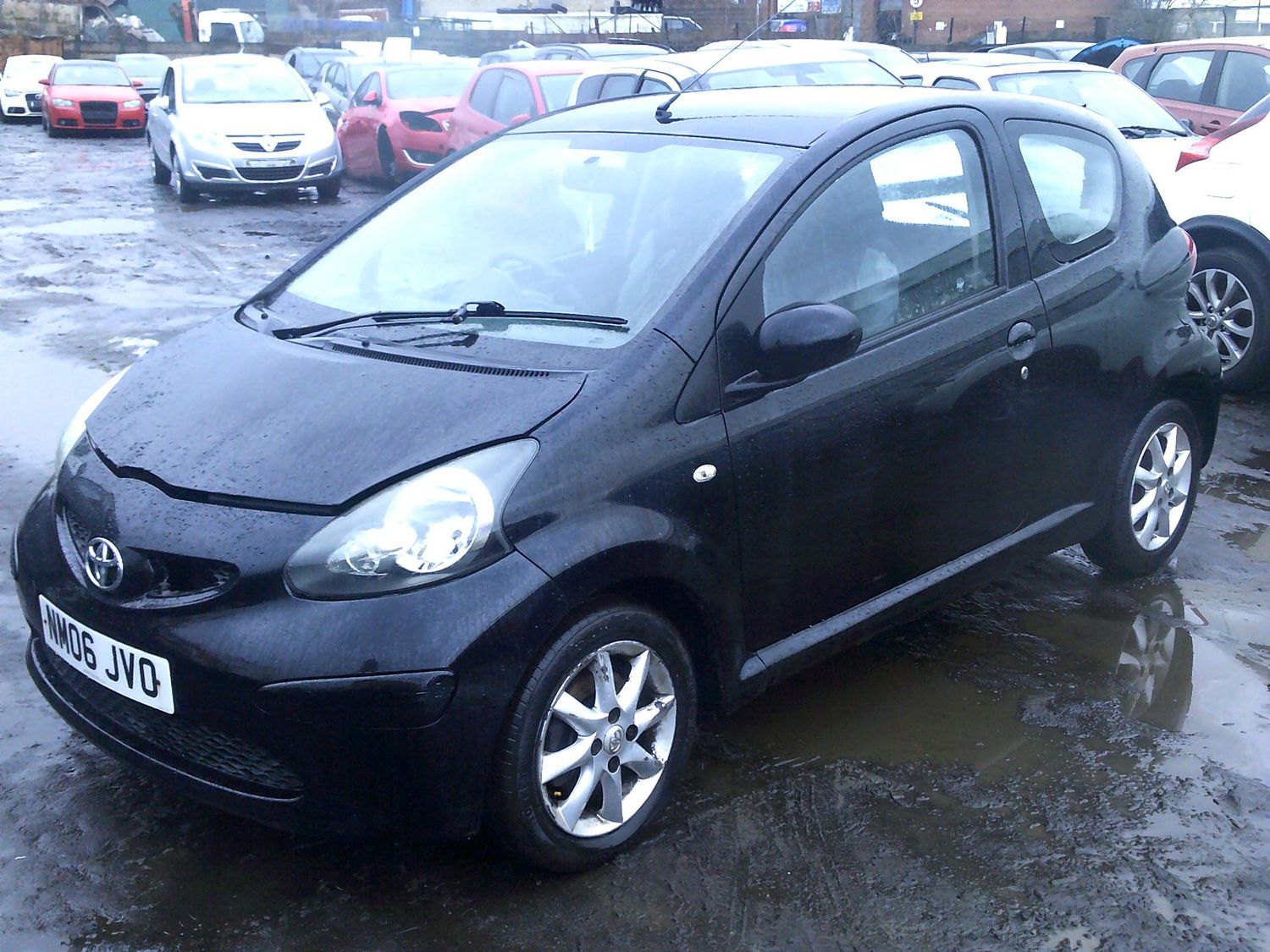 toyota aygo 2006 1.0 p breaking for spares..click for info