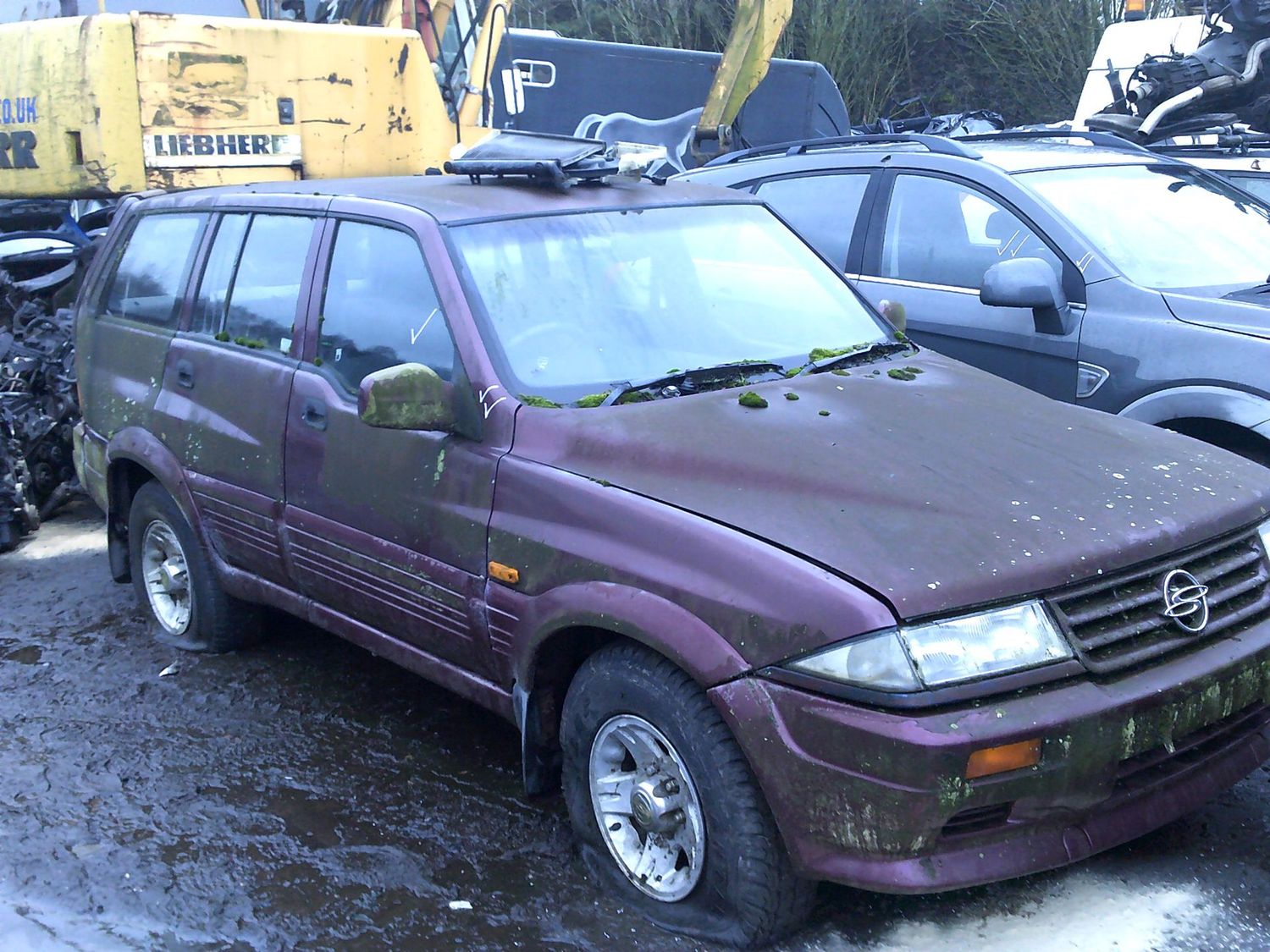 ssangyong musso 1996 3.2 p breaking for spares..click for info