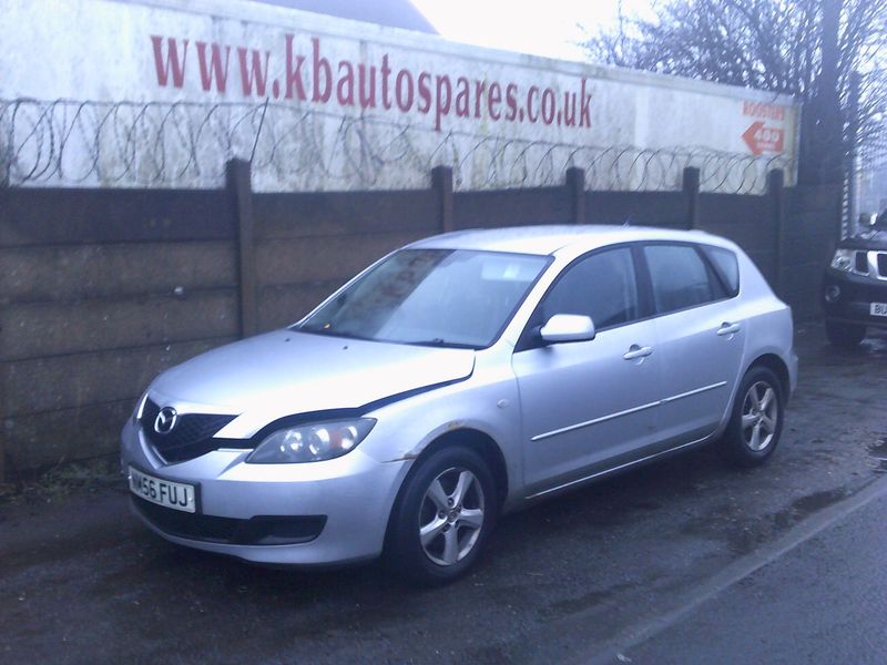 mazda 3 2006 1.6 p breaking for spares..click for info