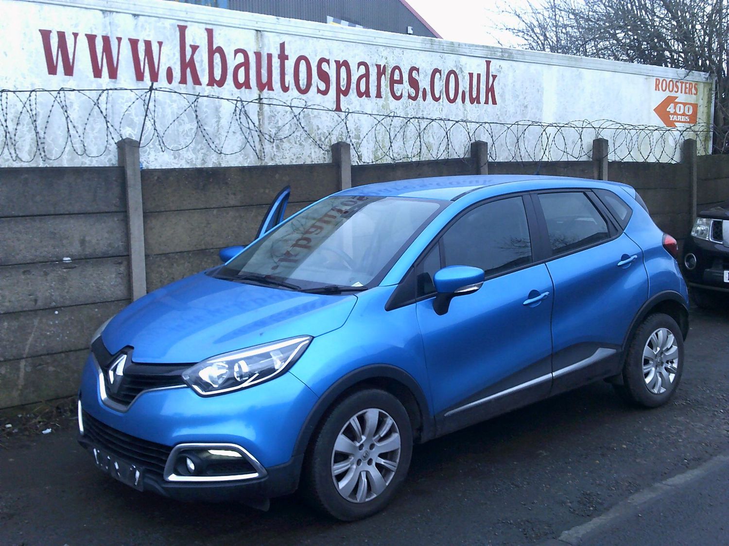 renault captur 2013 900 cc breaking for spares..click for info