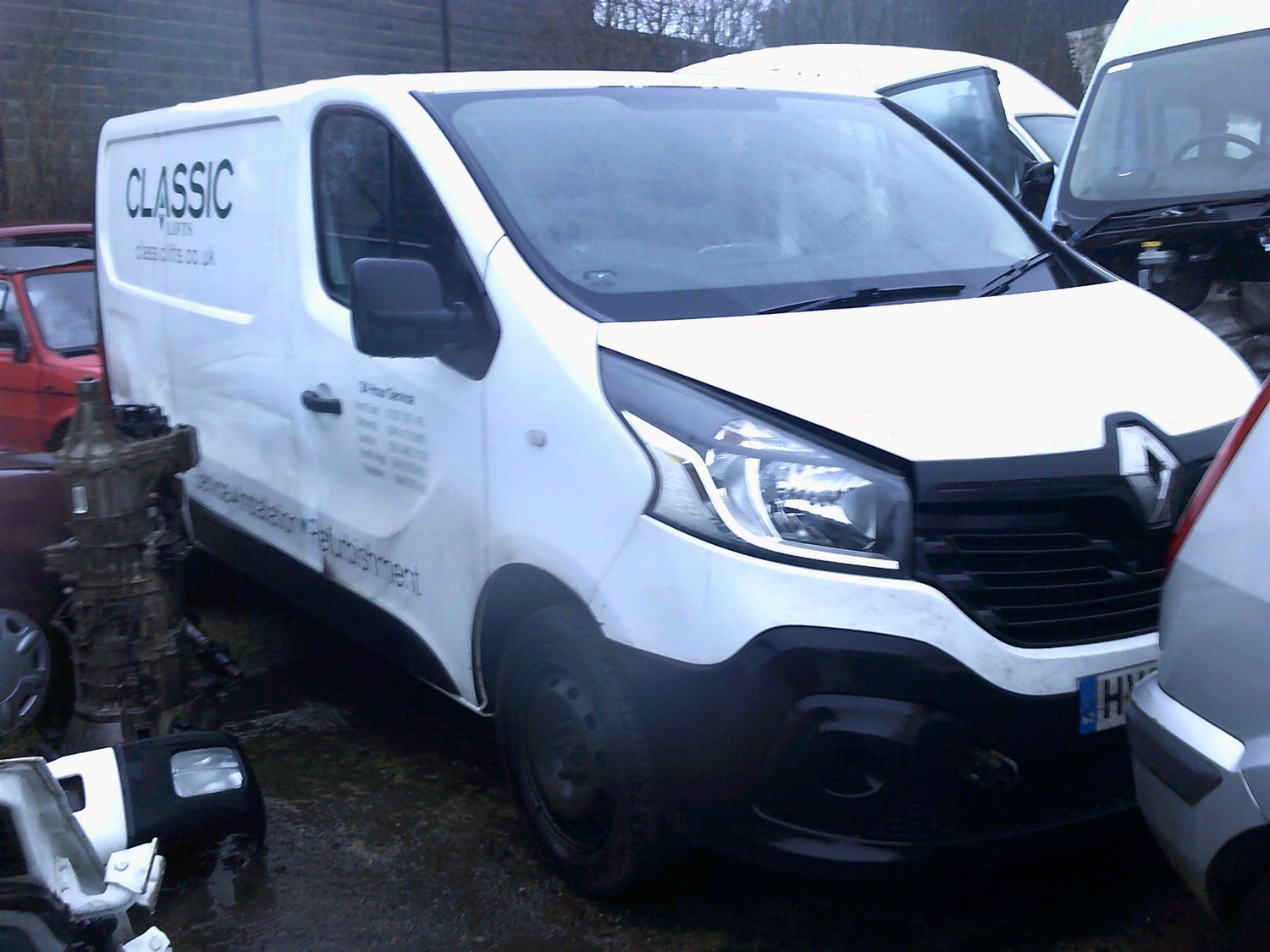 renault trafic 2015 1.6 dci breaking for spares..click for info