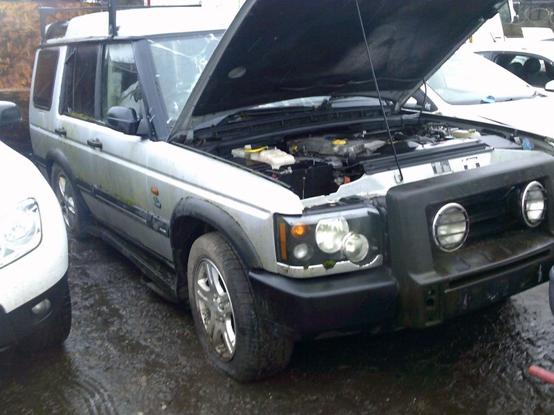 land rover discovery td5 2003 breaking for spares..click for info