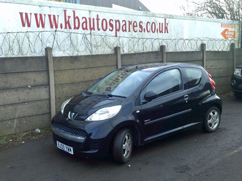 peugeot 107 2009 1.0 p breaking for spares..click for info