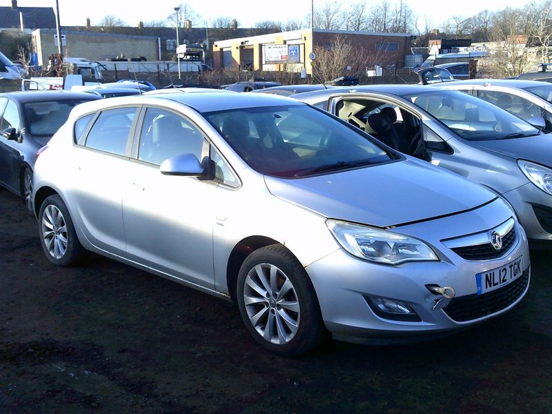 vauxhall astra 2012 1.4 p breaking for spares..click for info