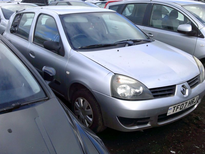 renault clio 2007 1.2 p breaking for spares..click for info