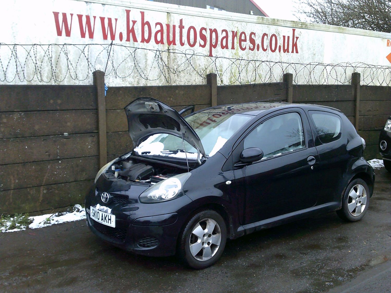 toyota aygo 2010 1.0 p breaking for spares..click for info
