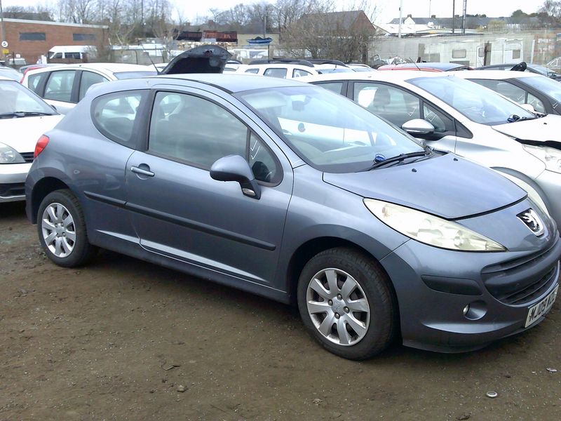 peugeot 207 2009 1.4 p breaking for spares..click for info