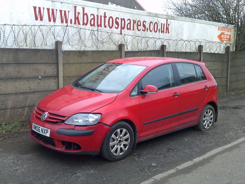 volkswagen golf plus 2006 1.6 p breaking for spares..click for info
