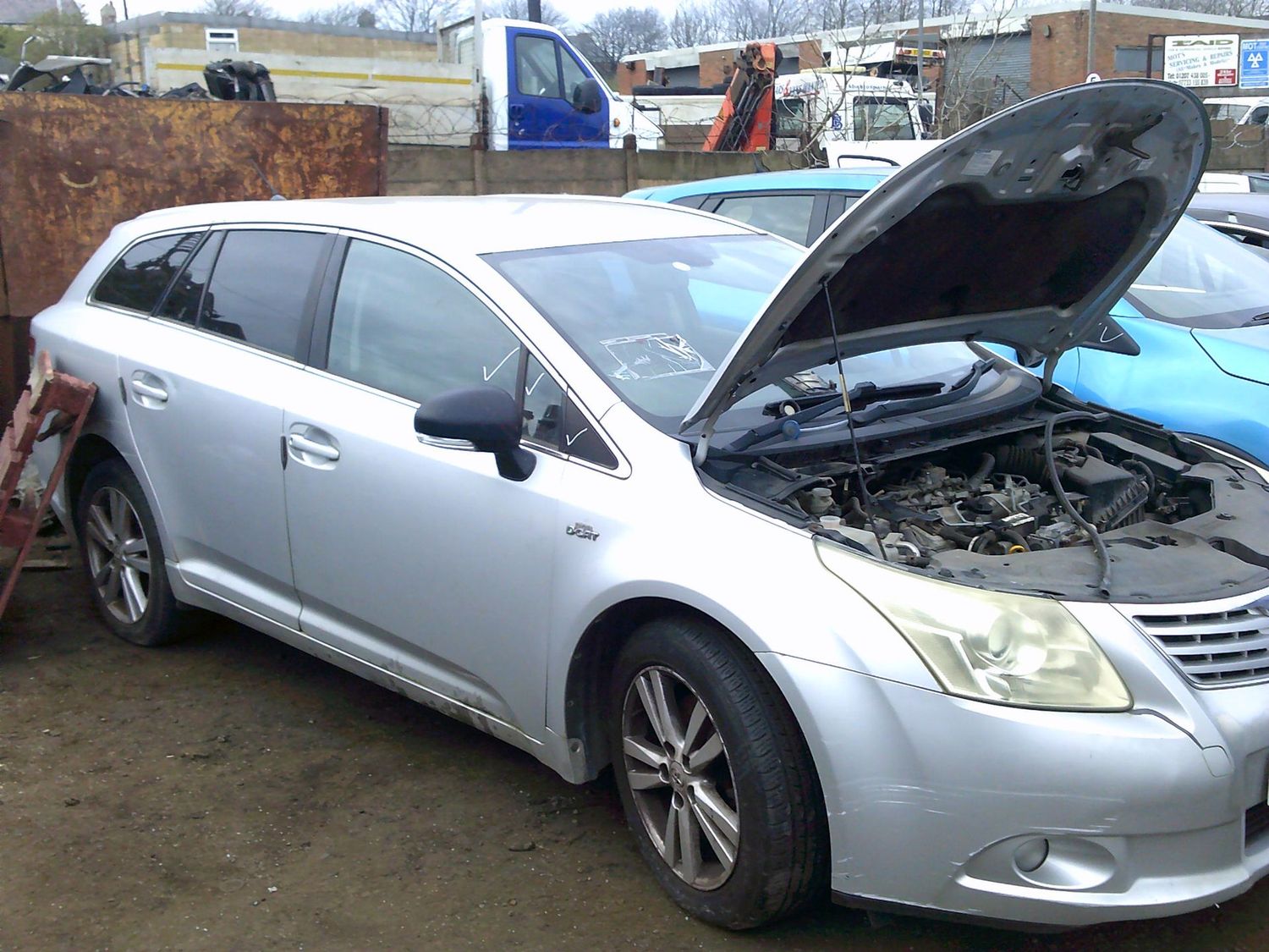 toyota avensis estate 2010 2.2 d breaking for spares..click for info