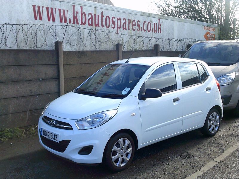 hyundai i10 2012 1.2 p breaking for spares...click for info