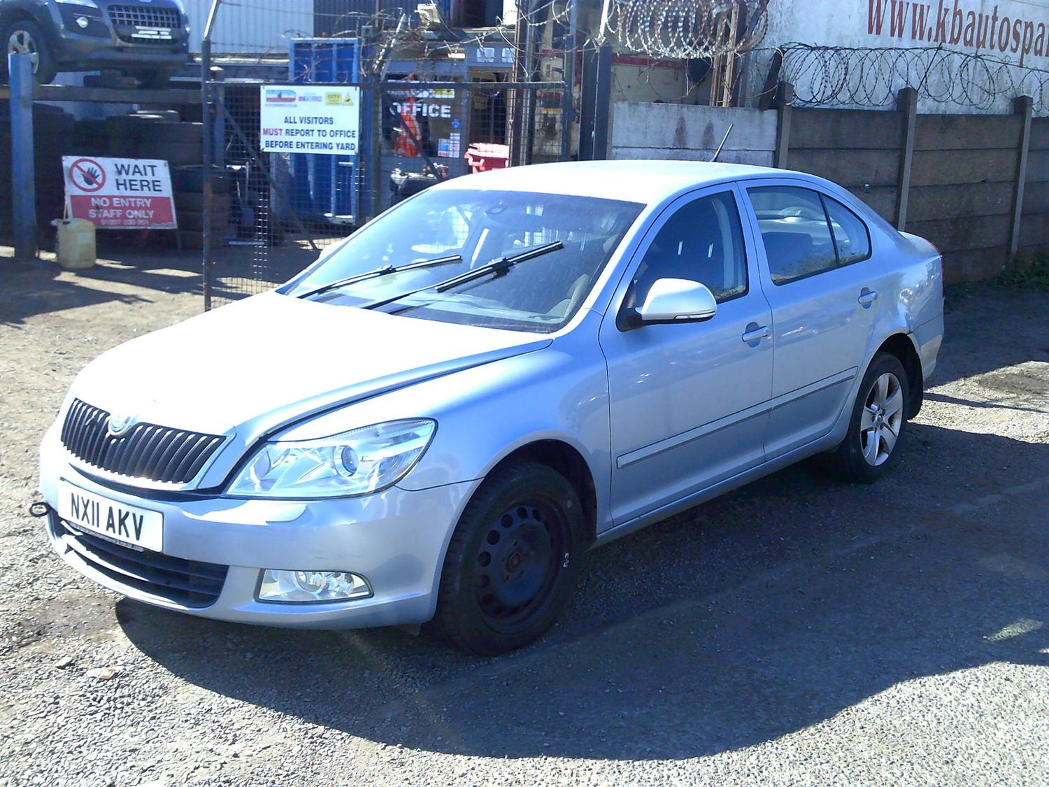 skoda octavia 2011 1.6 tdi breaking for spares..click for info