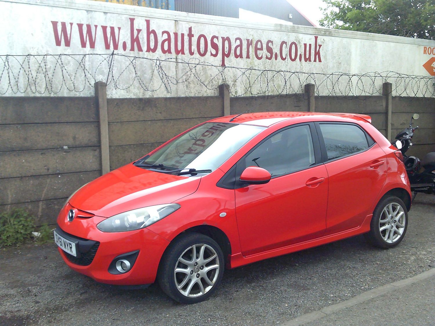 mazda 2 2011 1.6 td breaking for spares..click for info