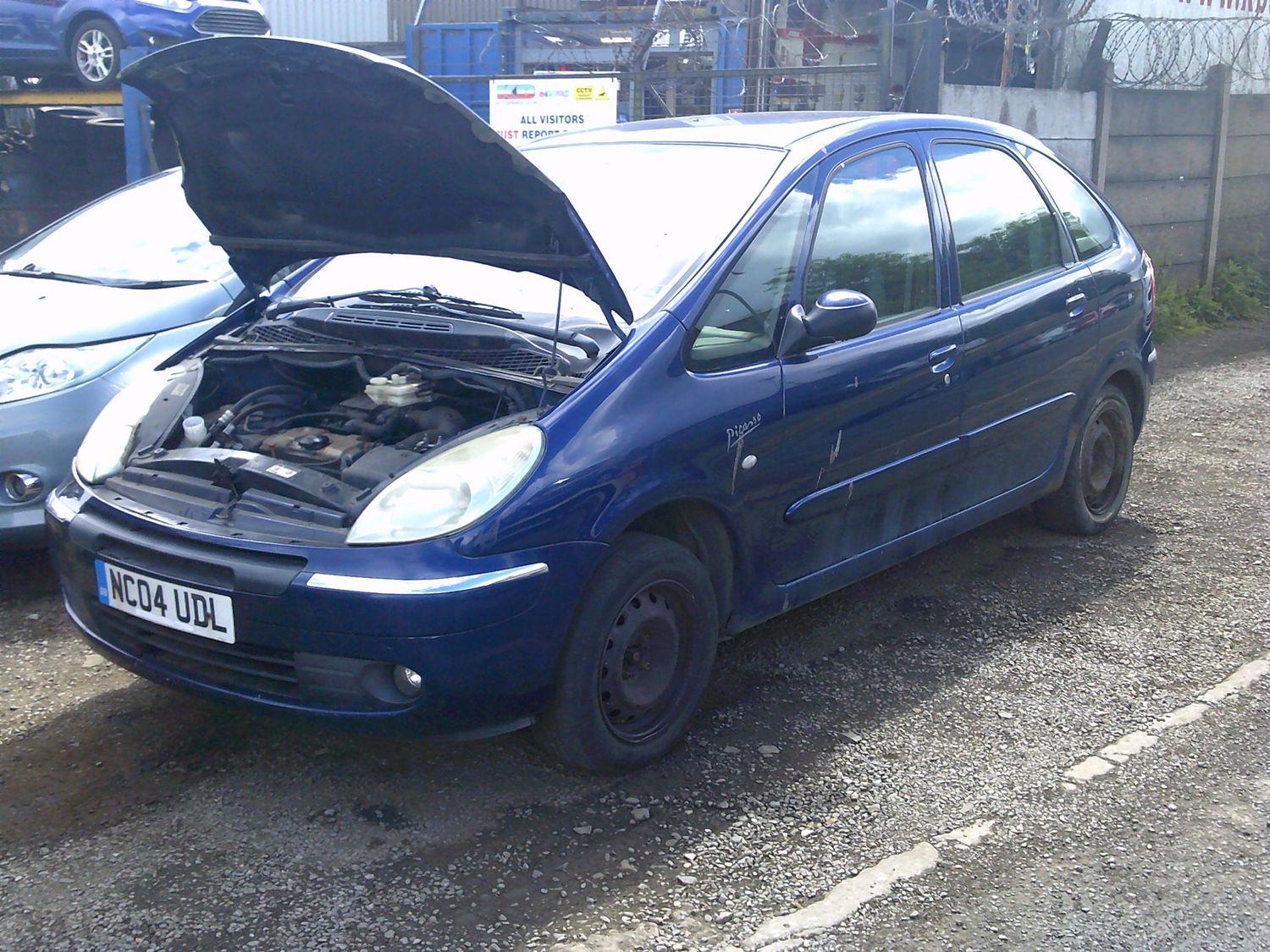 citroen picasso 2004 1.6 p breaking for spares..click for info citroen picasso 2004 1.6 p breaking for spares..click for info