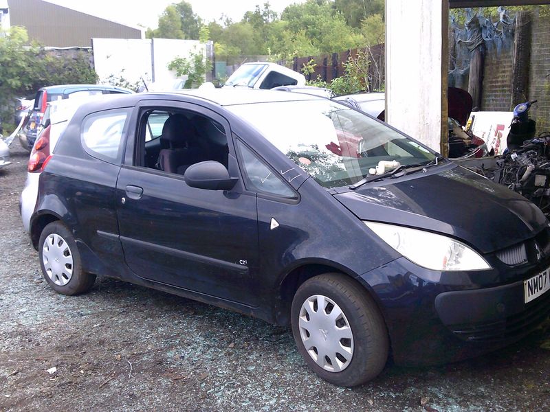 mitsubishi colt 2007 1.1 p breaking for spares..click for info