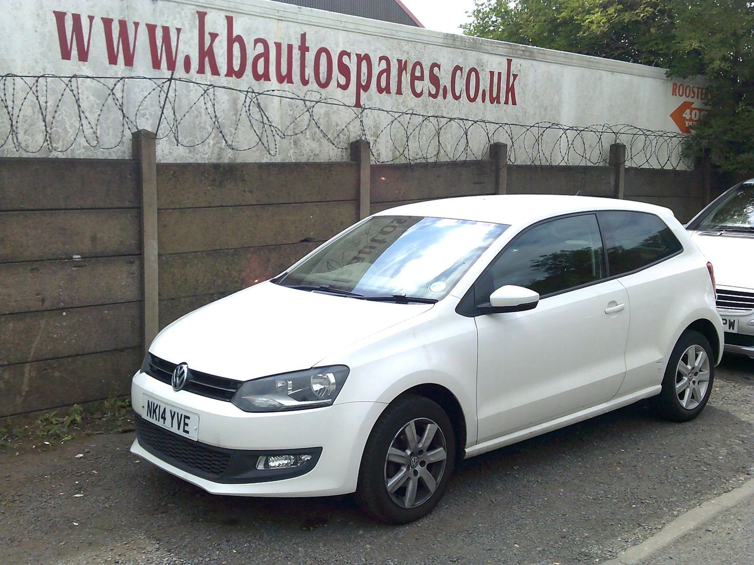 volkswagen polo 2014 1.2 p breaking for spares..click for info