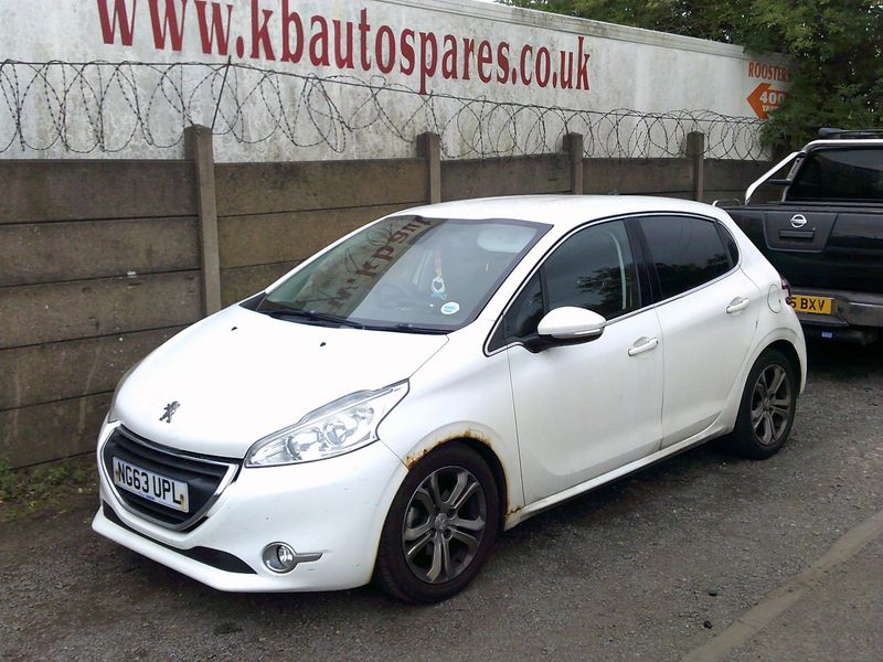peugeot 208 2014 1.6 hdi breaking for spares..click for info