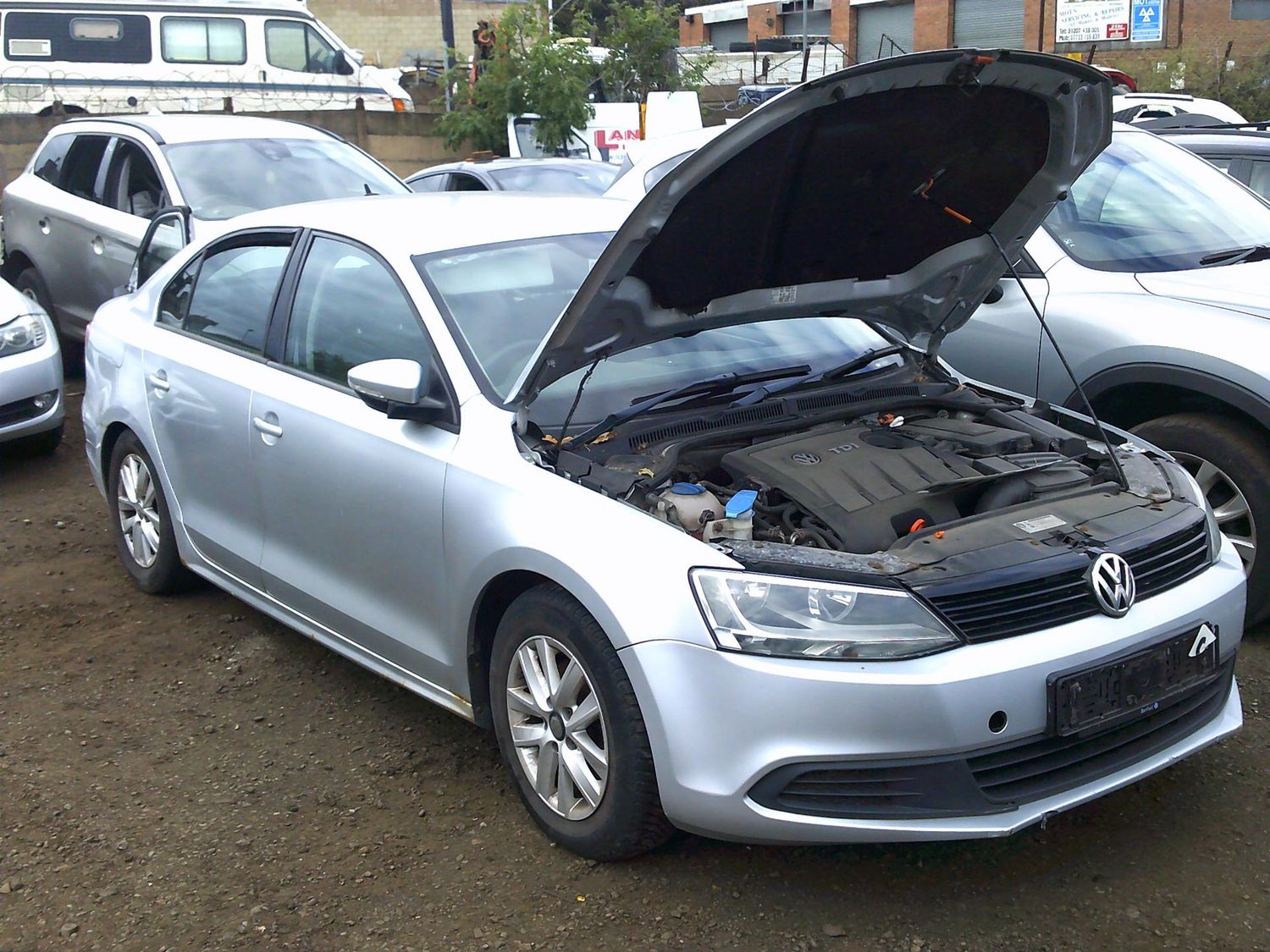 volkswagen jetta 2011 1.6 tdi breaking for spares..click for info volkswagen jetta 2011 1.6 tdi breaking for spares..click for info