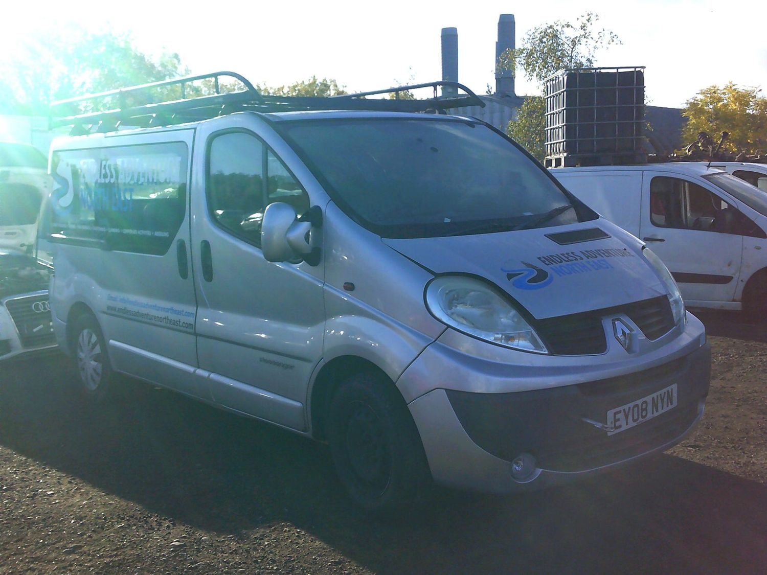 renault trafic minibus 2008 2.0 dci breaking for spares..click for info