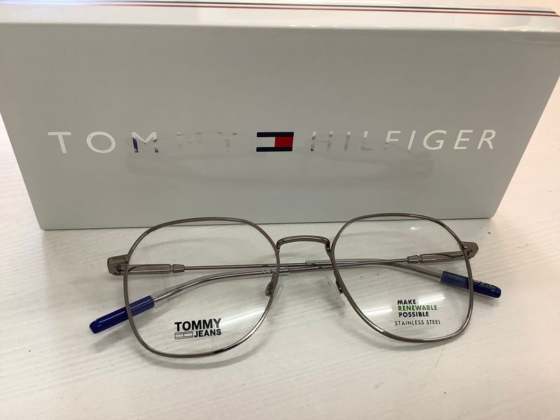 Tommy Hilfiger