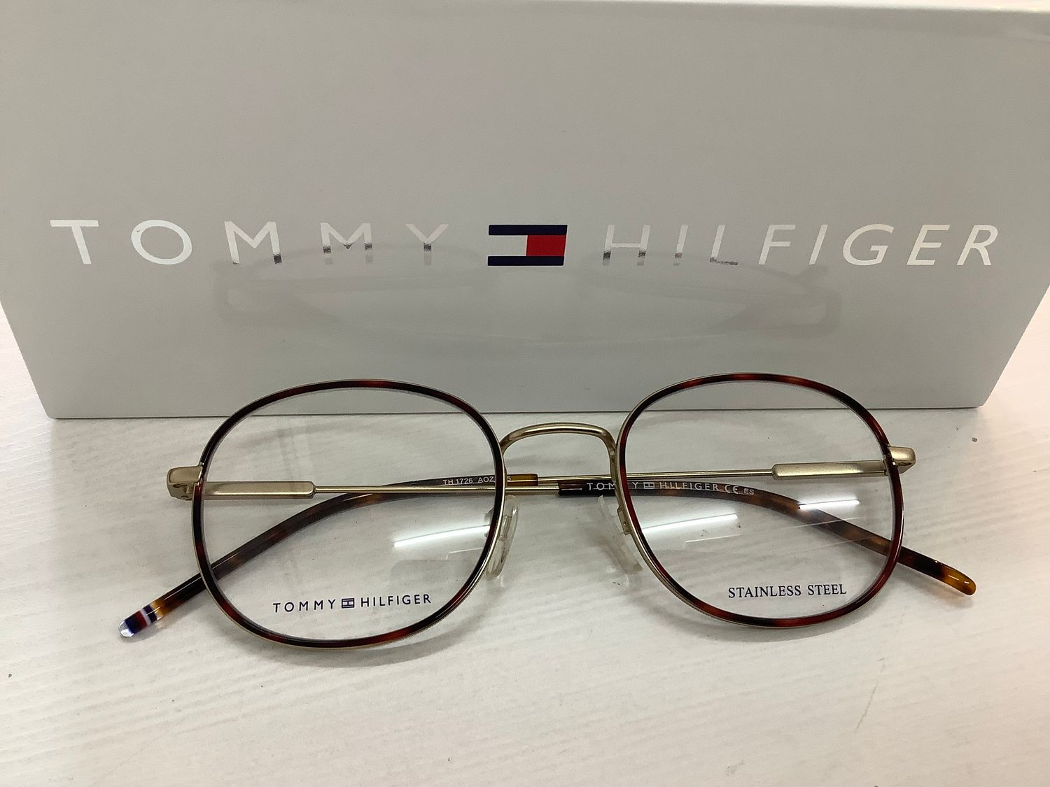 Tommy Hilfiger