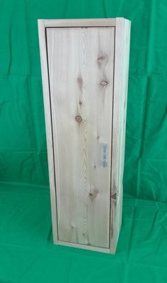 Pensile Armadietto bagno porta farmaci in legno di Larice misure L24 x P19 x H80, anta singola a chiusura totale, 100% legno massello, VARI COLORI Pensile Armadietto bagno porta farmaci in legno di Larice misure L24 x P19 x H80, anta singola a chiusura totale, 100% legno massello, VARI COLORI