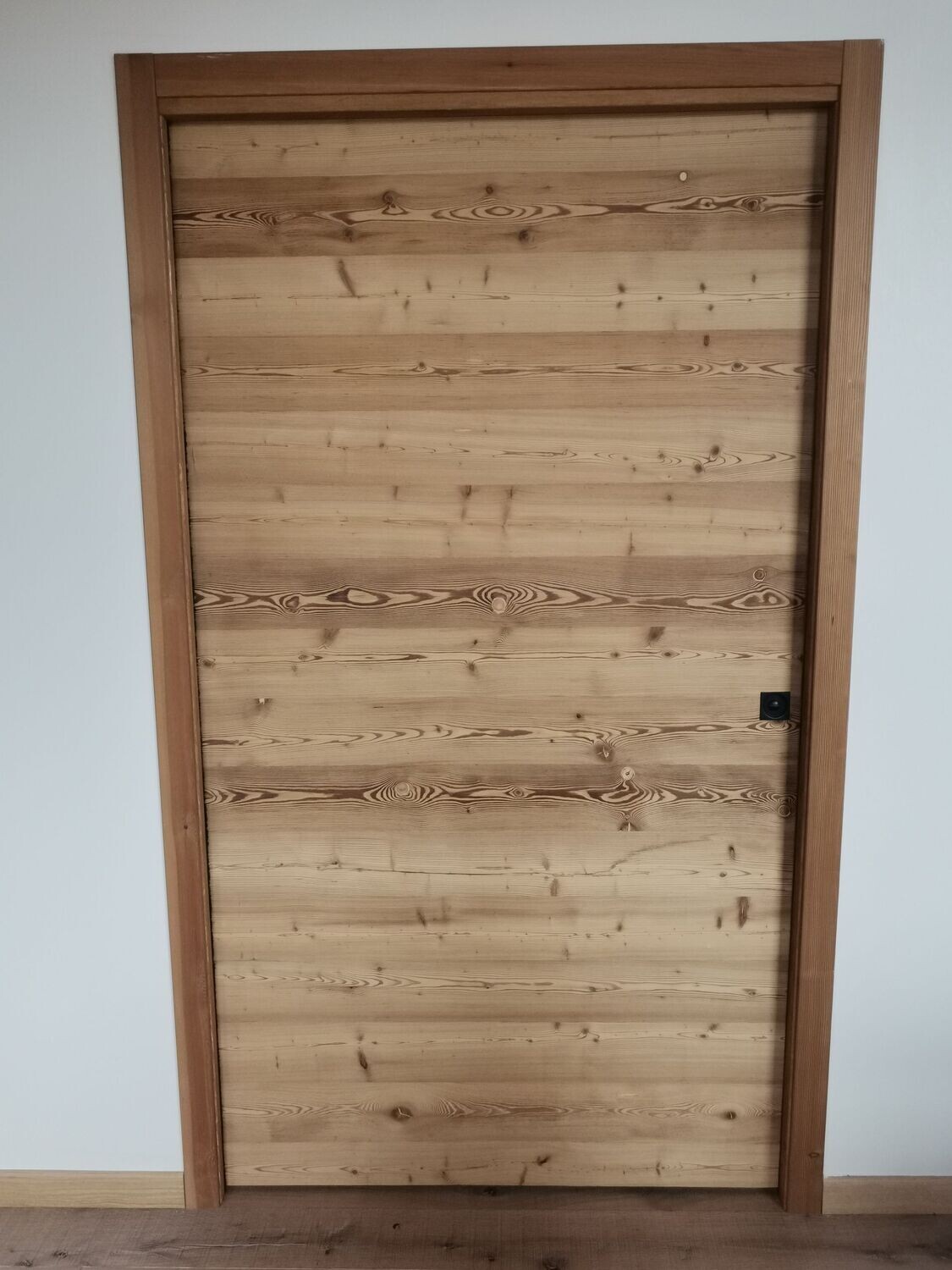 Porta Interna Modello 3 scorrevole con cassonetto misto Legno vecchio e larice Bio