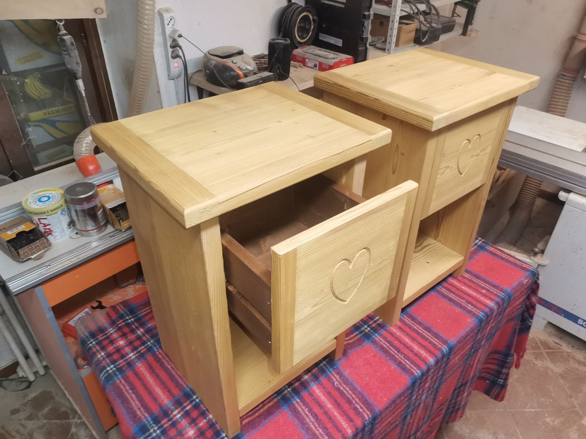 Coppia di comodini Rustici per camera da letto  in Abete Bio Spazzolato L42 P35 H64