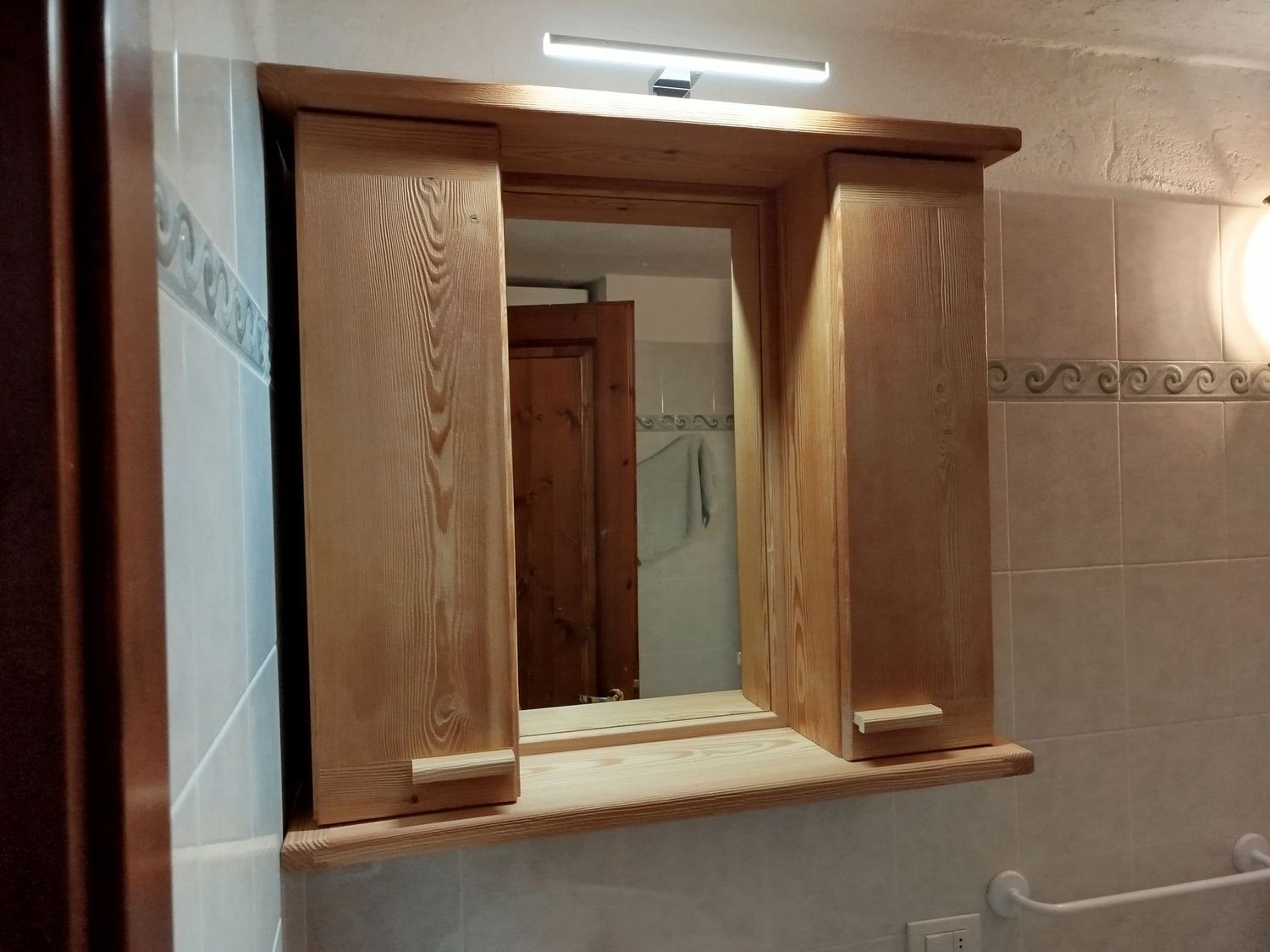 Specchiera bagno in legno di Larice Spazzolato