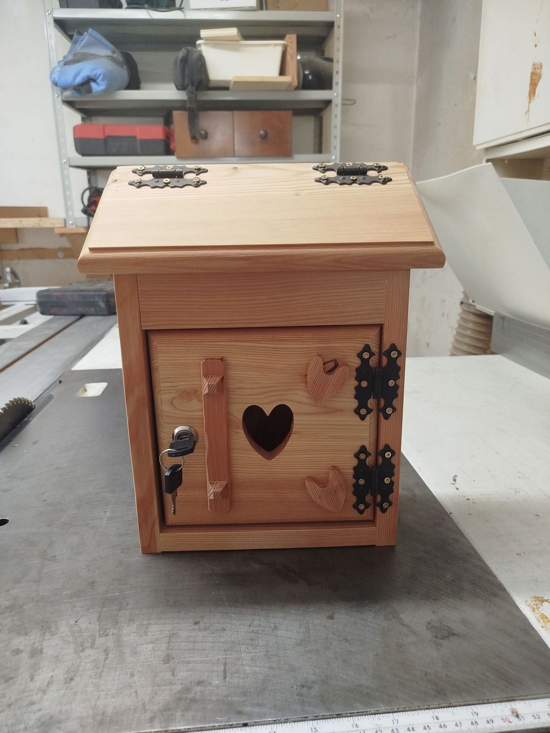Cassetta Postale porta lettere da esterno in legno di Larice misure L24 x P16 x H39, trattato con impregnante Vari Colori a scelta e finitura trasparente