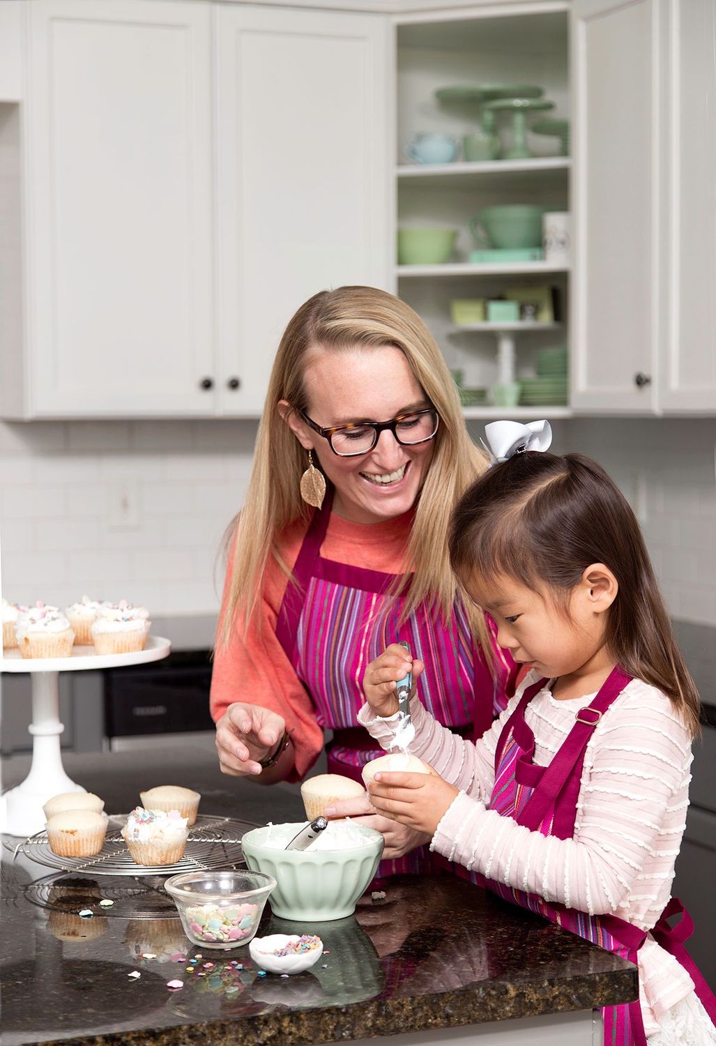 Child’s Apron, Pattern: SW274 - Pink