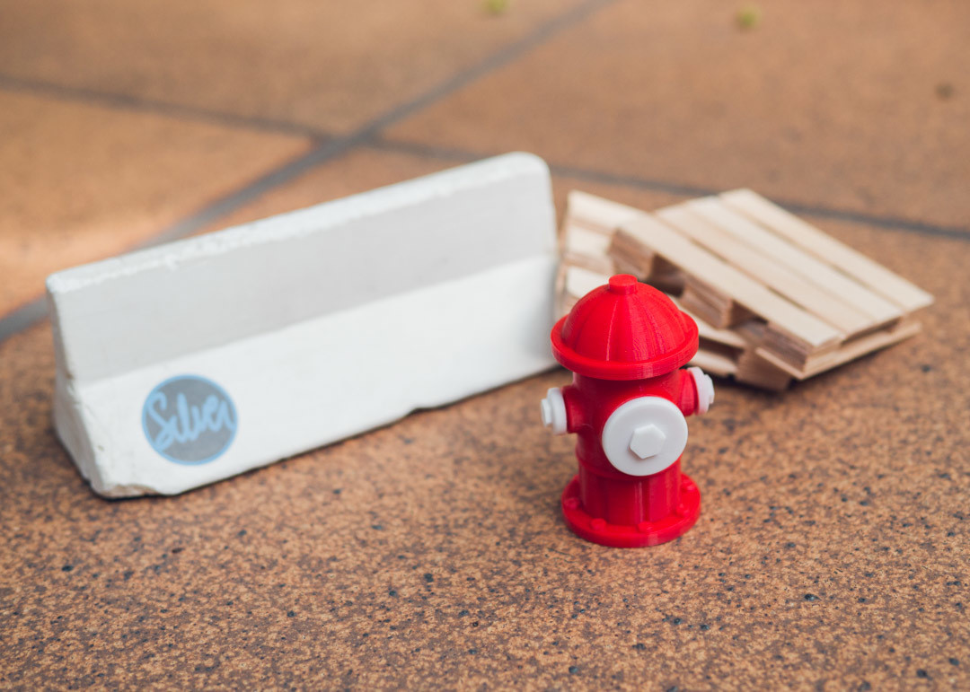 Fire hydrant box (white plugs)