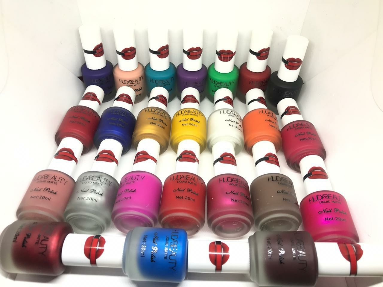 Huda beauty Nail paint Huda beauty Nail paint
