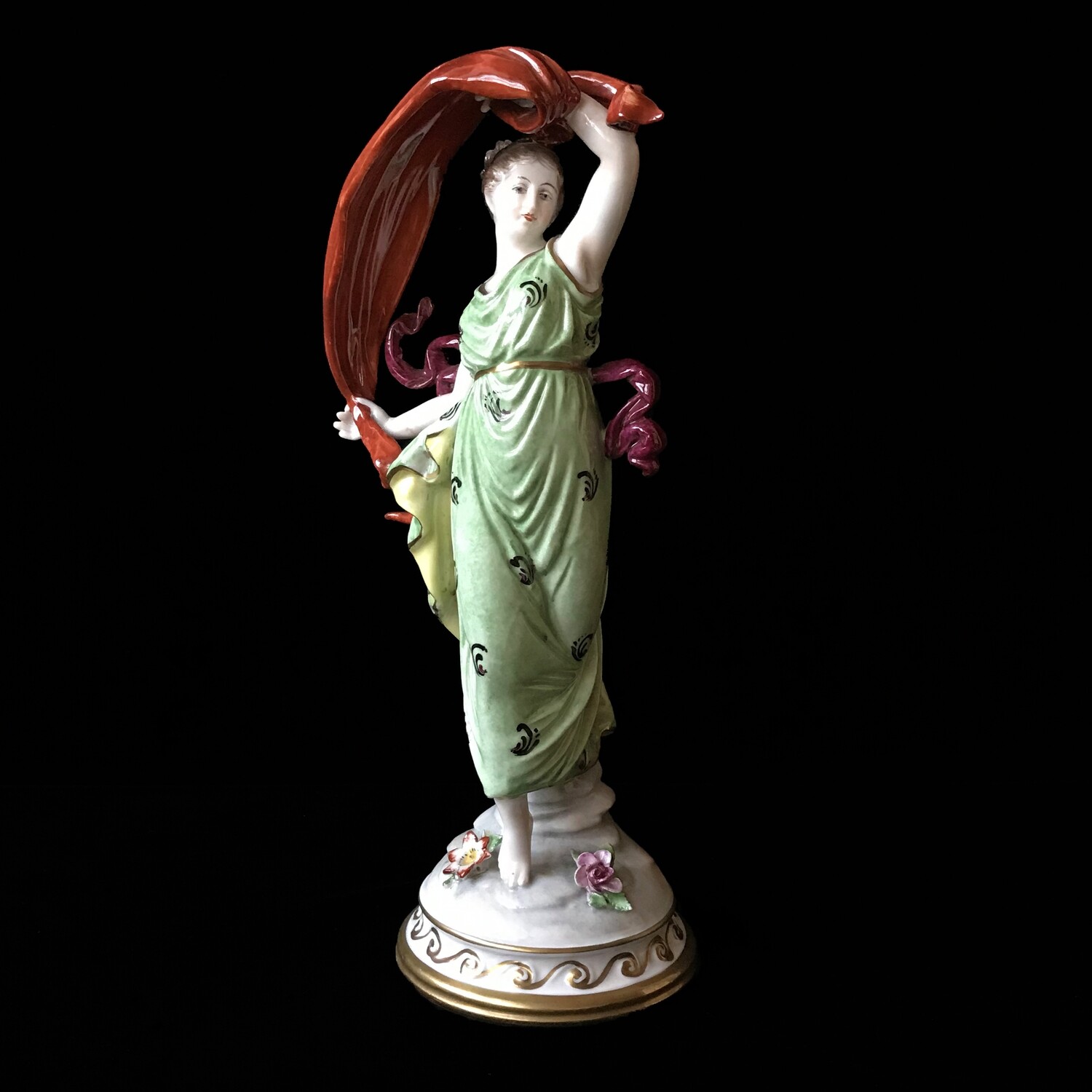 Фарфоровая статуэтка "Дама с алым платком", Volkstedt