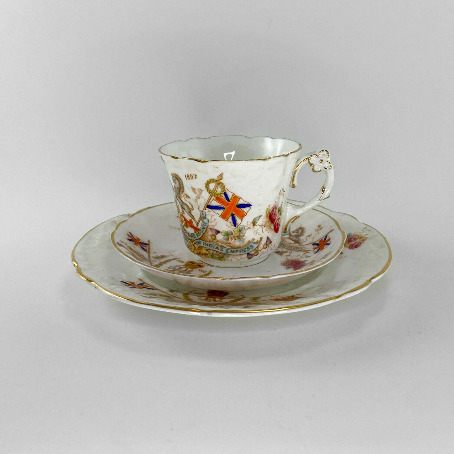 Фарфоровое чайное трио "Королева Виктория"