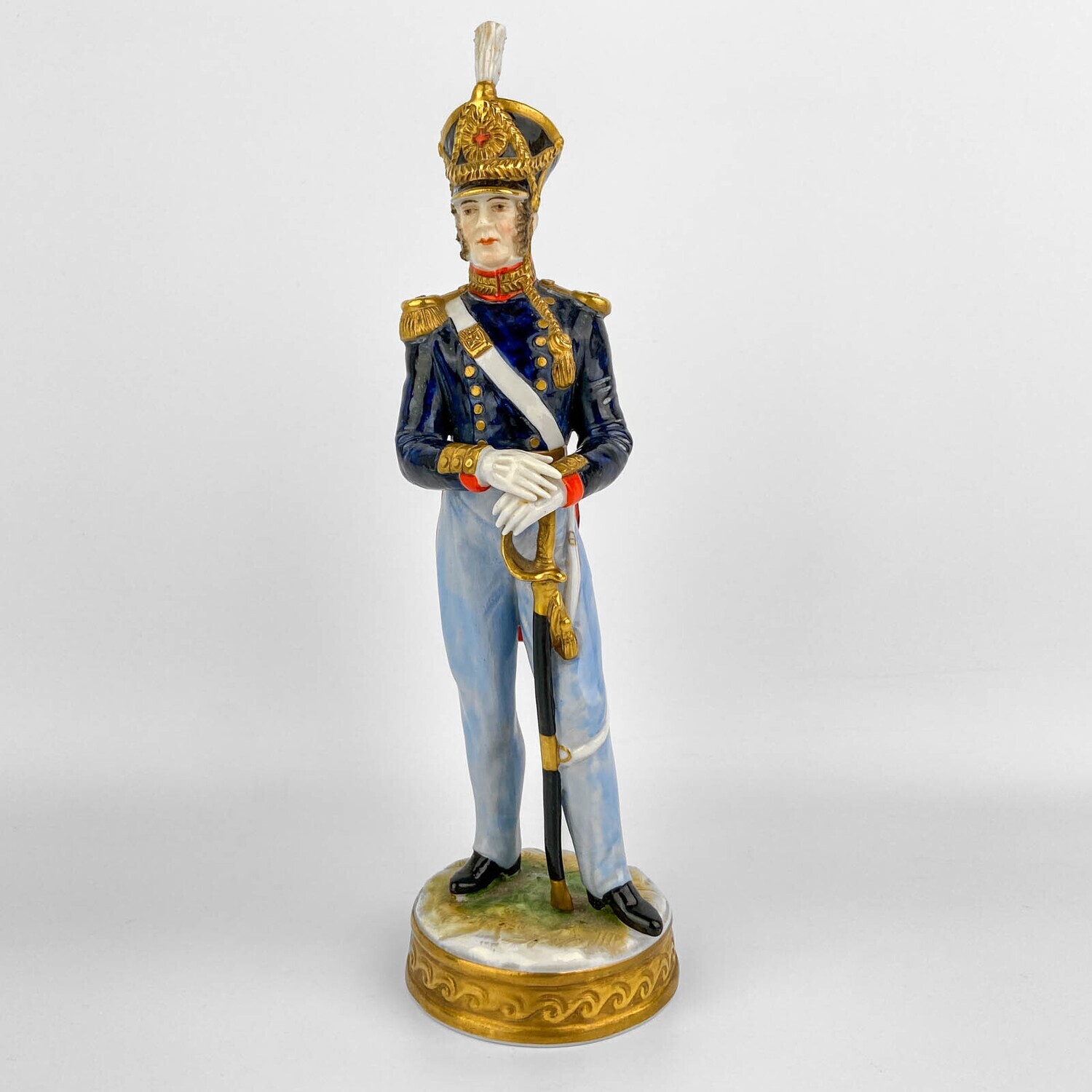 Фарфоровая статуэтка "Офицер 1828"