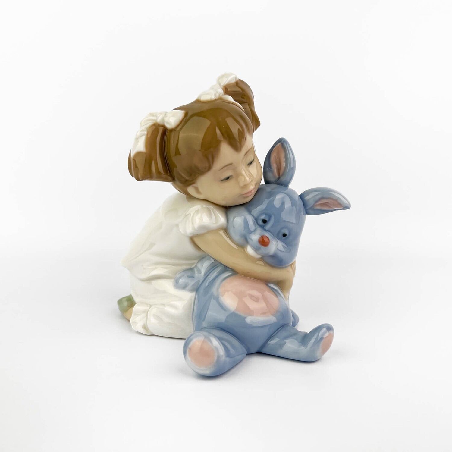 Фарфоровая статуэтка "Девочка с зайцем"