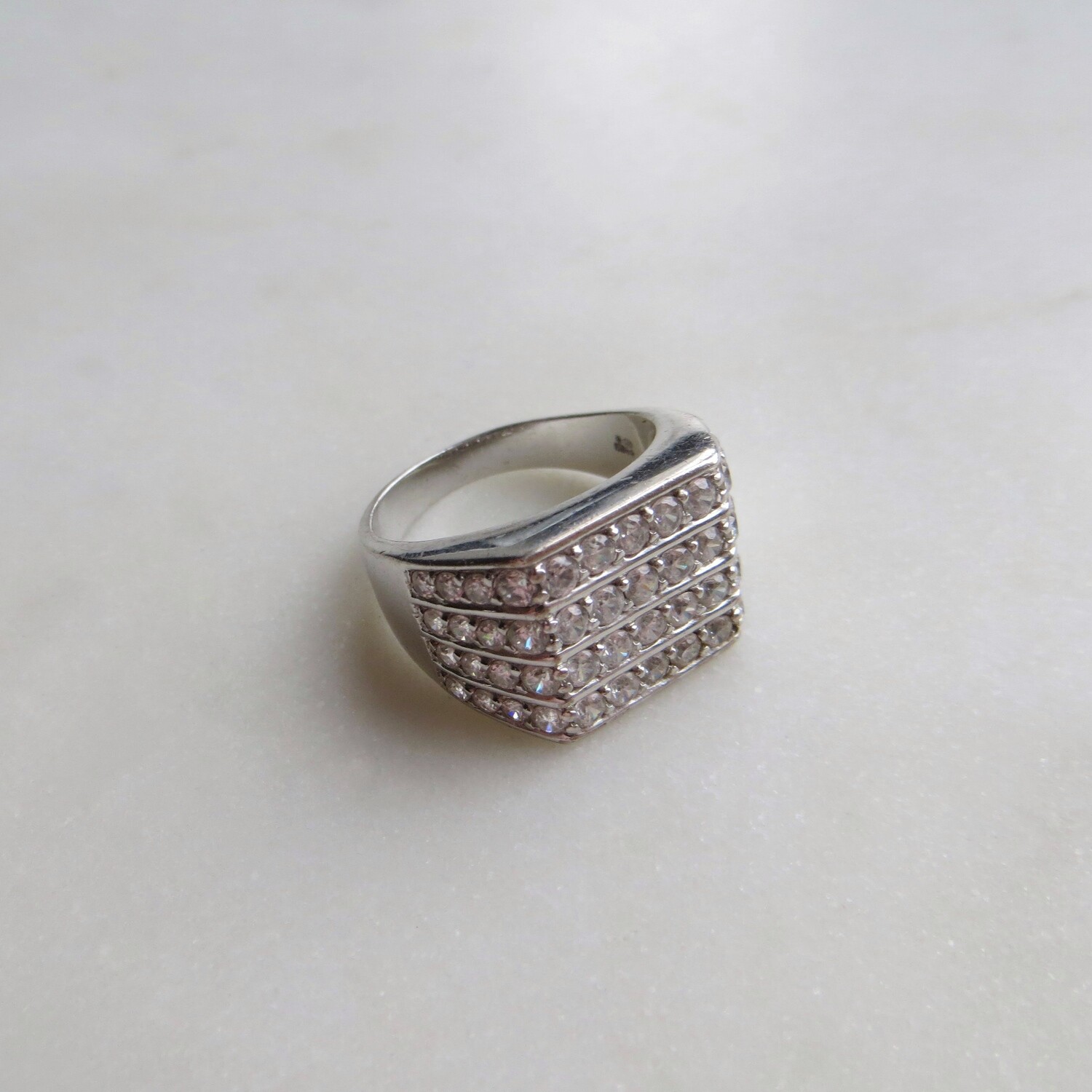 Крупное кольцо с цирконием, серебро 1980 годов