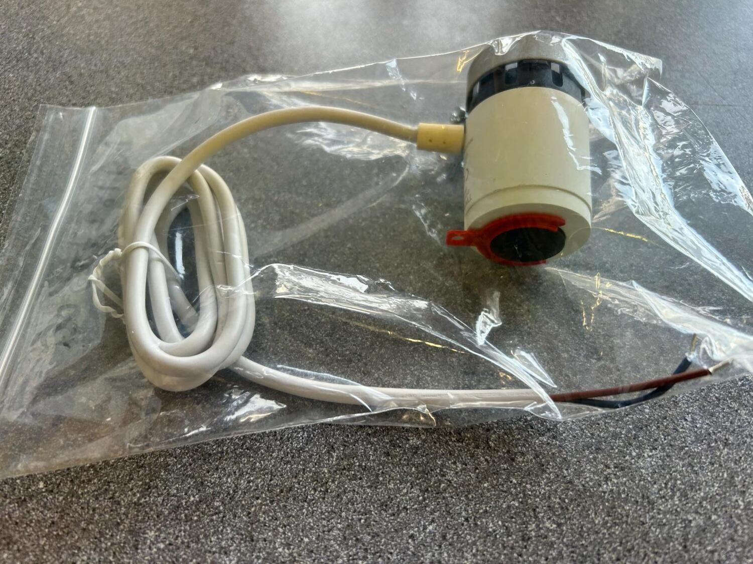 DGT18272305 - TWA-V Actuator Head for Zone Valve 230V - 1200mm lead