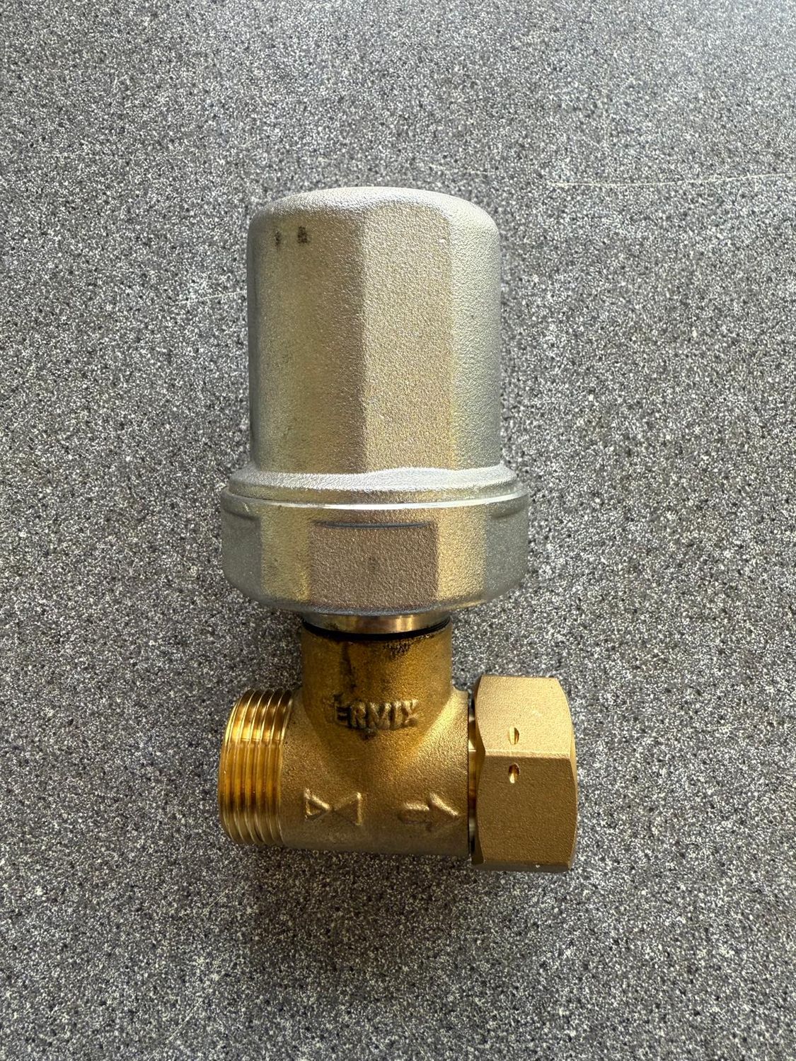 F2895-12 - Anti water hammer with valve