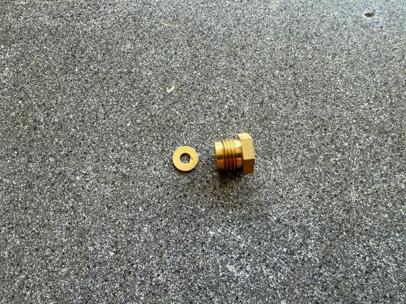 AD1/8 -  P/Gauge cap