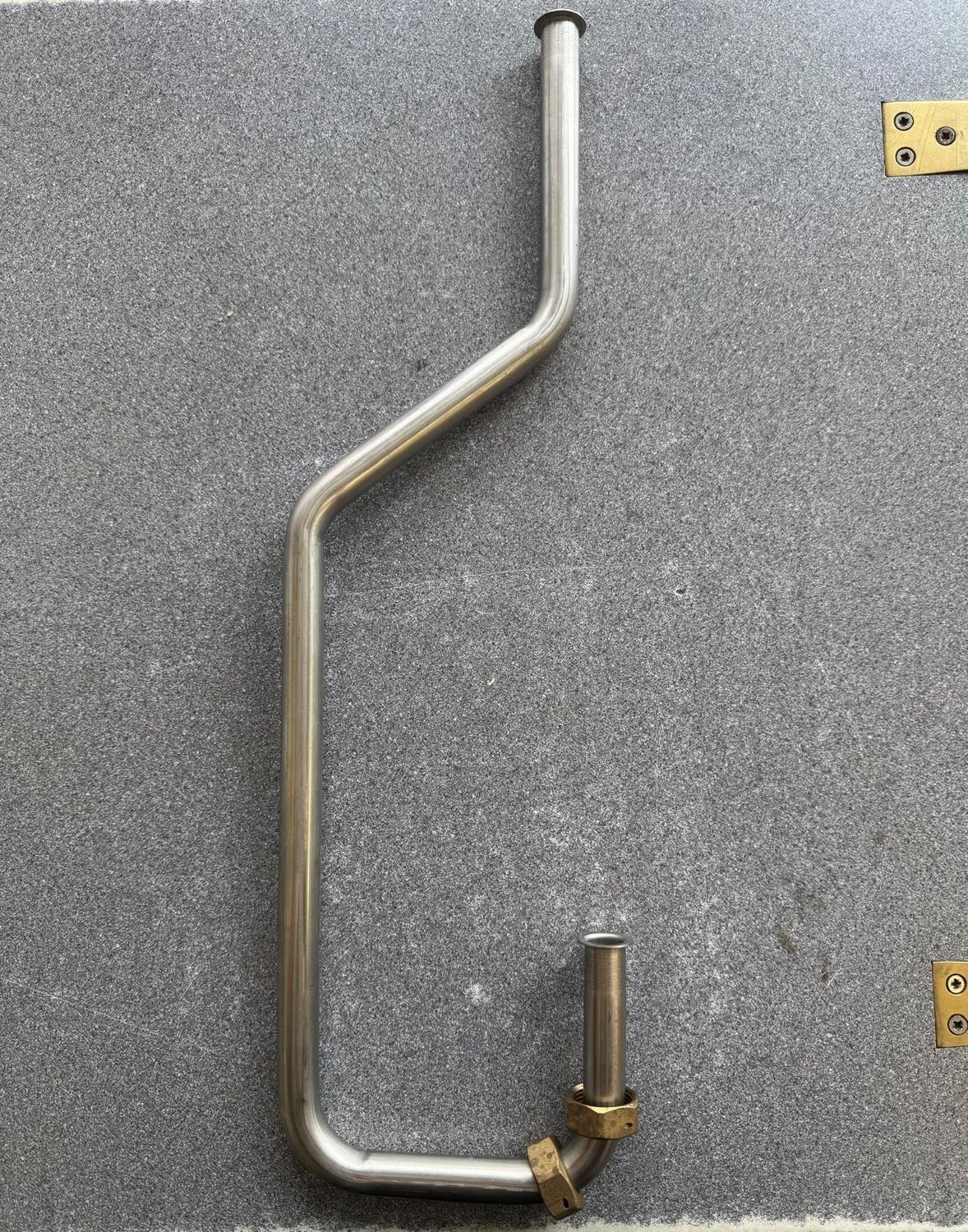 75461224 - Pipes R.VVX-B T24P/T24H Cold Water Top/Bottom Fed