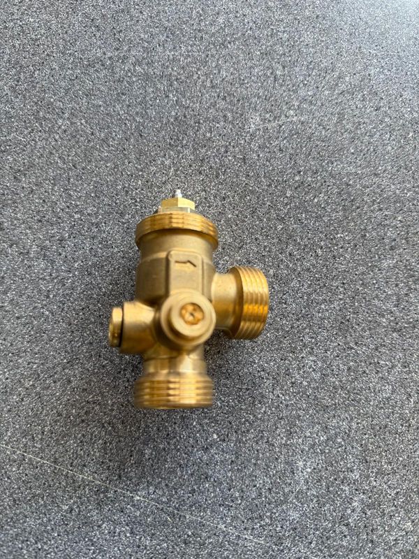 BNS1022042MM - Angled Zone Valve Body With Insert ( Male-Male )