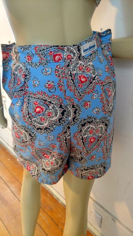 Womens sweatheart print shorts L 31