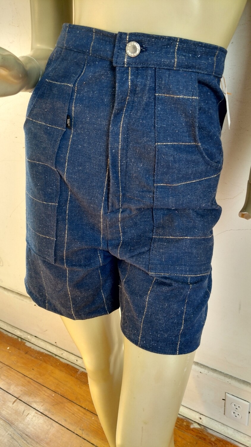 Womens Shorts gold tread Small 26 Hermans USA