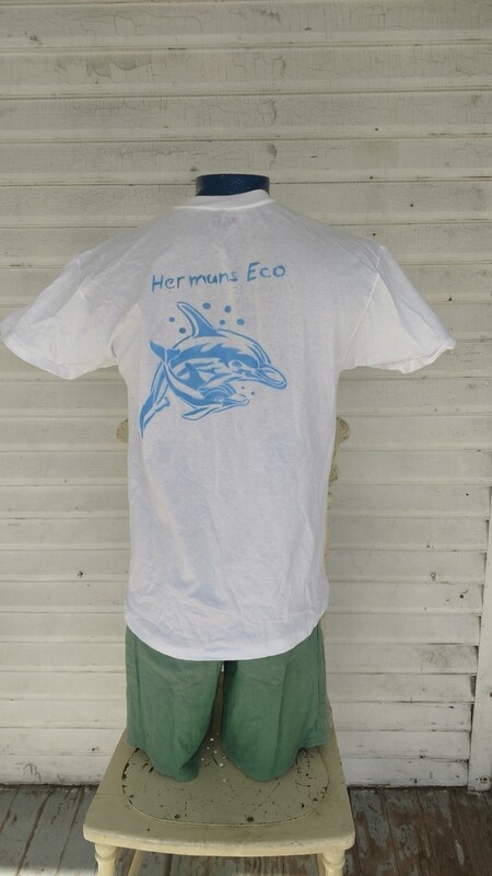 World Dolphin t shirt airbrushed L
