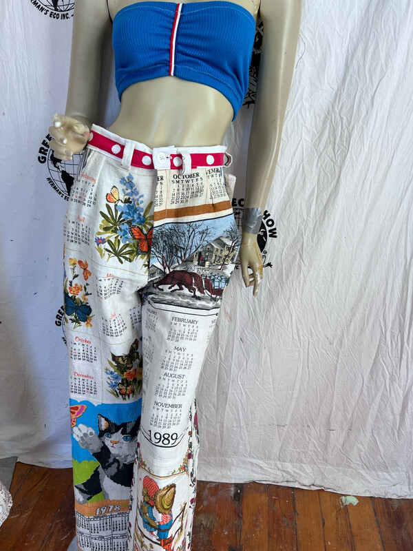 Womens Calendar Pants M  30”