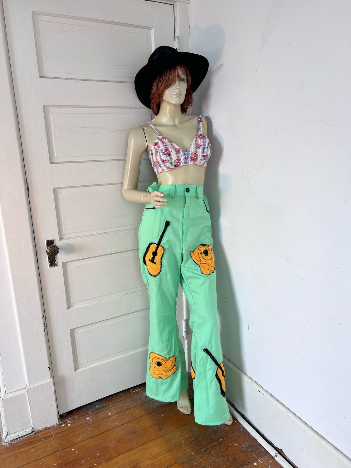 Womens Embroidered Western pants L 32”