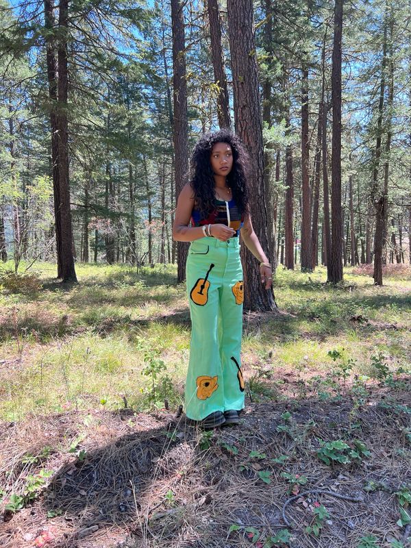 Womens Embroidered Western pants L 32” Moss Stitch